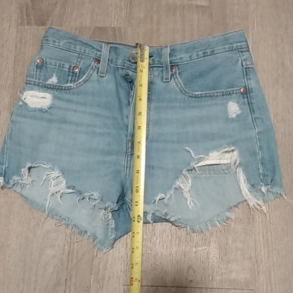 Levis 501 cut off jean shorts - Picture 14 of 15